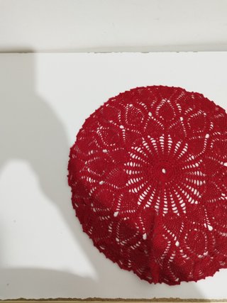 Centrino uncinetto rosso fatto a mano