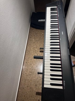 Teclado Piano Yamaha con Funda y Cargador