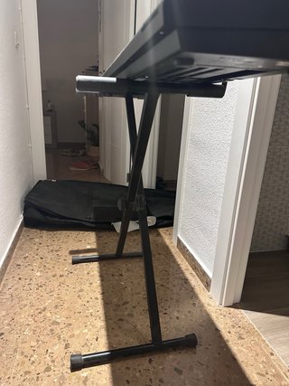 Teclado Piano Yamaha con Funda y Cargador