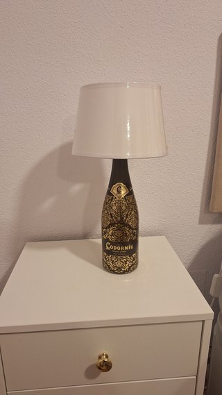Lámpara de Botella Original y Elegante