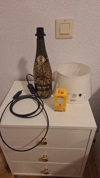 Lámpara de Botella Original y Elegante