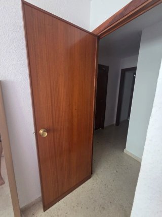 9 Puertas de Interior con Marcos y Herrajes