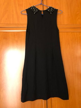 Vestido negro El Corte Inglés con cuello joya