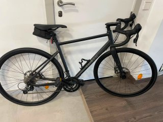 Bicicleta de Carretera Triban Negra
