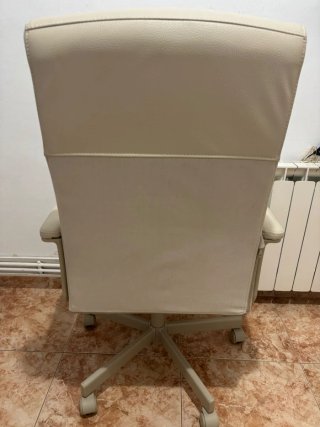 Silla de escritorio con ruedas beige