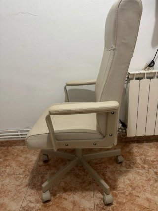 Silla de escritorio con ruedas beige