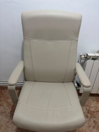 Silla de escritorio con ruedas beige