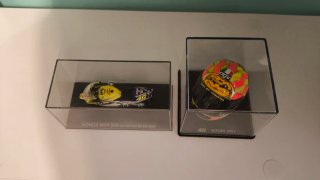 Casco e Moto VR46 Valentino Rossi 2001