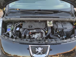 PEUGEOT 3008 Confort 1.6 HDI 112 FAP 5p.