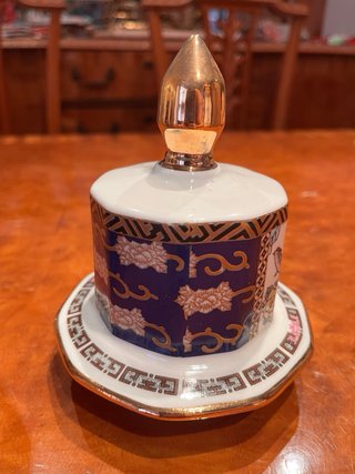 Jarrón de porcelana con tapa