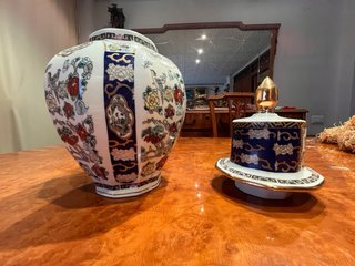 Jarrón de porcelana con tapa