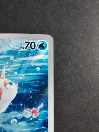 Carta Pokémon Goldeen 87 Oscuridad Absoluta ESP