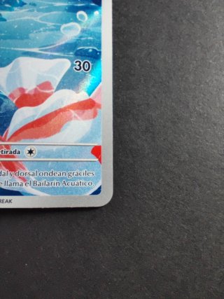 Carta Pokémon Goldeen 87 Oscuridad Absoluta ESP