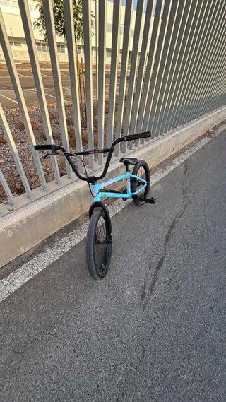 Bicicleta BMX azul