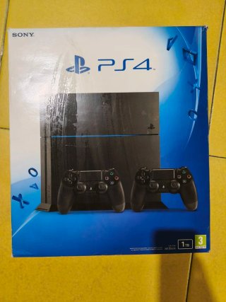 Caja PlayStation 4 (PS4) 1TB