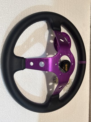 Volante Desportivo OMP Preto/Roxo – Novo