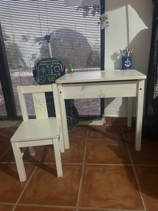 Escritorio y Silla Infantil Blancos