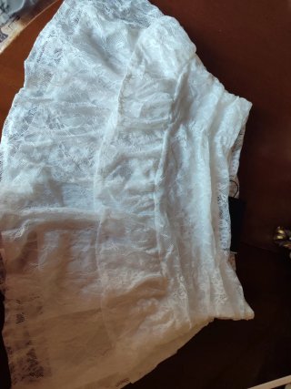 Falda de encaje blanca