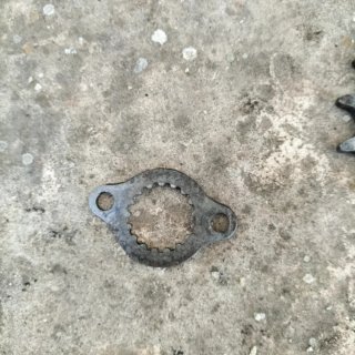 Piñón de ataque y placa retención Honda TRX 400