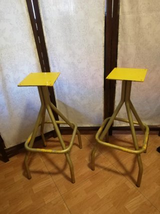2 Taburetes o Sillas Altas de Metal. Muy Fuertes.