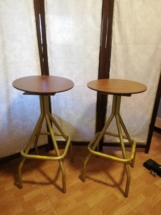 2 Taburetes o Sillas Altas de Metal. Muy Fuertes.