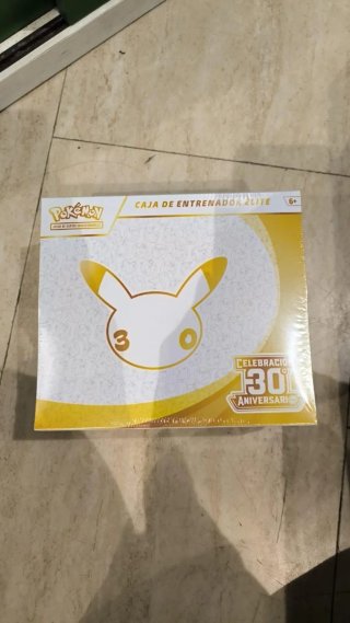 Caja Entrenador Élite Pokémon 30 Aniversario