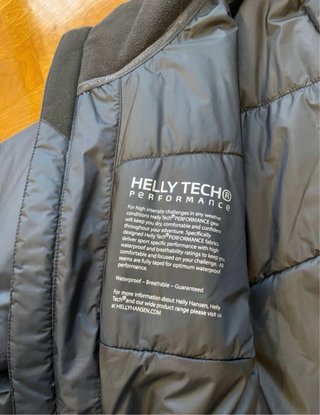 320€-->170€ Cazadora Helly Hansen Negra nueva