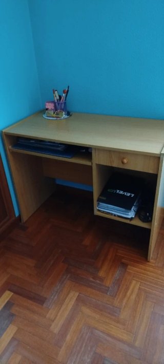 Mesa de escritorio de madera