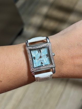 Reloj de mujer con esfera nacarada
