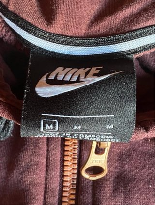 Chaqueta Nike Morada con Capucha