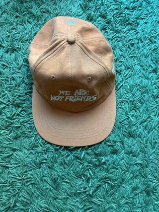 Gorra We Are Not Friends Beige