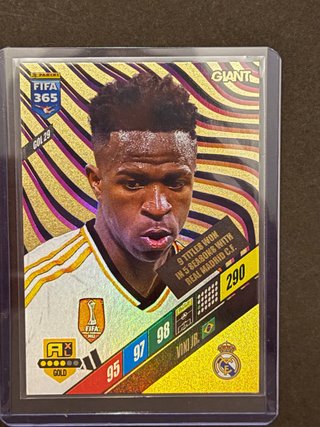 Carta Panini FIFA 365 GIGANTE Vini Jr. FIFA