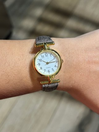 Reloj de Mujer con Esfera Dorada