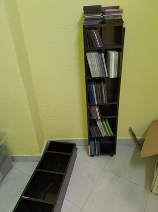 2 TORRES estantería RUEDAS libros, cds, dvd MADERA