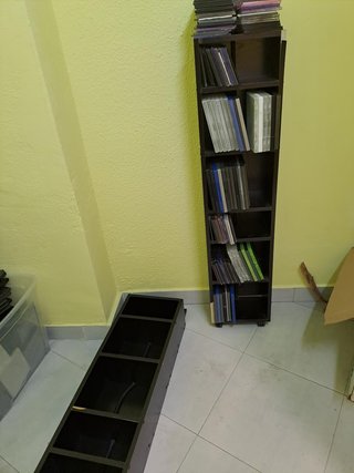 2 TORRES estantería RUEDAS libros, cds, dvd MADERA