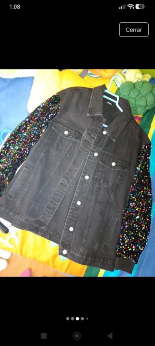 Chaqueta vaquera negra con mangas de lentejuelas