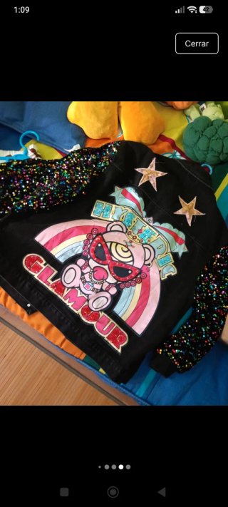 Chaqueta vaquera negra con mangas de lentejuelas