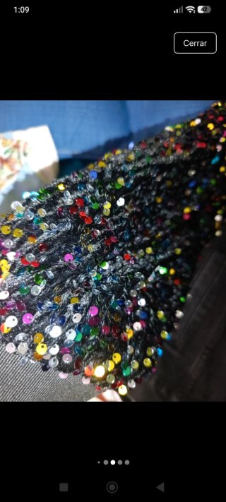 Chaqueta vaquera negra con mangas de lentejuelas