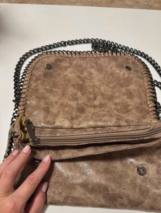 Bolso de mano con cadena