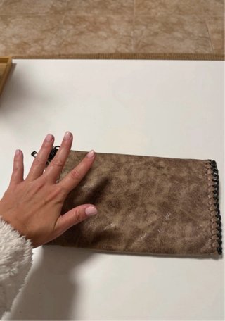 Bolso de mano con cadena