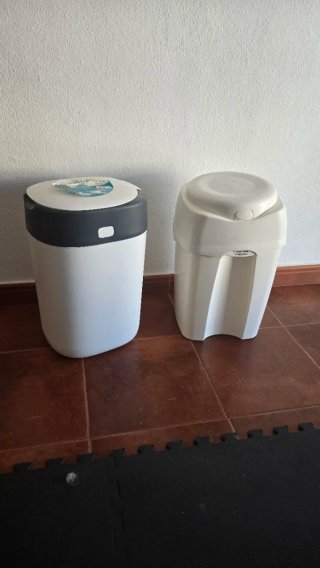 Cubo Pañales Tommee Tippee Blanco y Gris