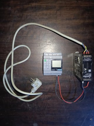 PLC Siemens LOGO! con Fuente de Alimentación