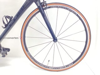 bicicleta carretera cube attain