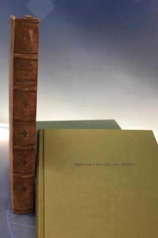 Libro facsímil. Libro de Caza del Rey Modus. Editorial Casariego, 1989.