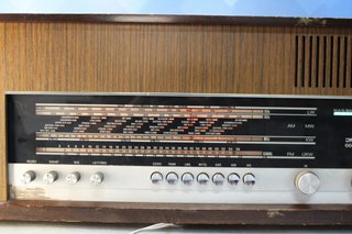 Antigua radio amplificador de válvulas. Kuba Imperial 666. RDA, 1966.