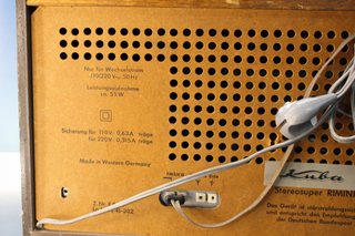 Antigua radio amplificador de válvulas. Kuba Imperial 666. RDA, 1966.