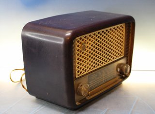Radio de válvulas, transistor Philips Ibérica modelo BE-241-U. 1951.