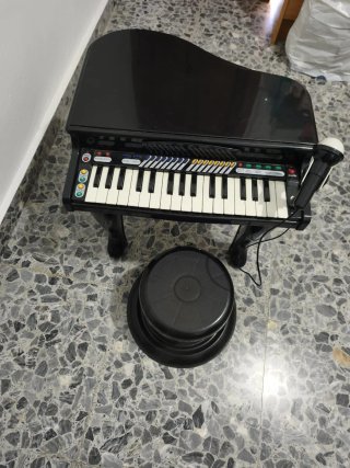 Piano de Juguete con Micrófono y Taburete
