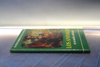 02. Libro autografiado: Los animales en su medio ambiente _ Félix Rodríguez de la Fuente.