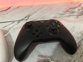 2 Mandos Xbox One (Blanco y Negro)
